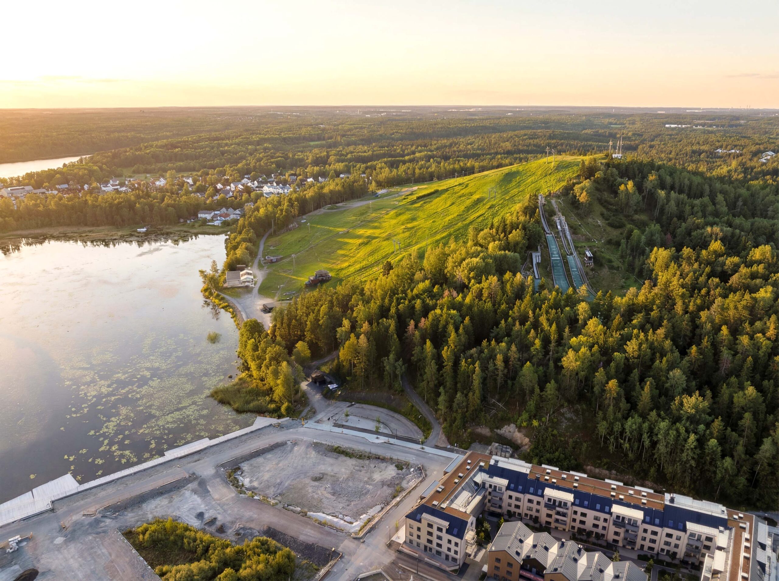 Drönarbild över Väsjön och Sollentuna